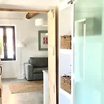 Svolis Townhouse - Urban Oasis With Pool & Garden Holiday home *