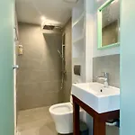 Svolis Townhouse - Urban Oasis With Pool & Garden Holiday home *