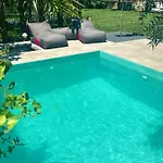 Svolis Townhouse - Urban Oasis With Pool & Garden *