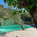 Svolis Townhouse - Urban Oasis With Pool & Garden Holiday home *