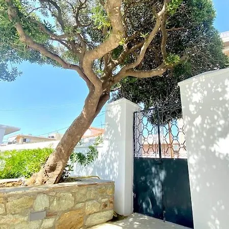 Svolis Townhouse - Urban Oasis With Pool & Garden * קריסטוס