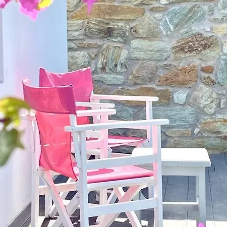 Semesterbostad Urban Oasis: Stone House With Pool & Garden *