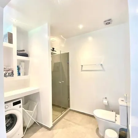 Svolis Townhouse - Urban Oasis With Pool & Garden קריסטוס