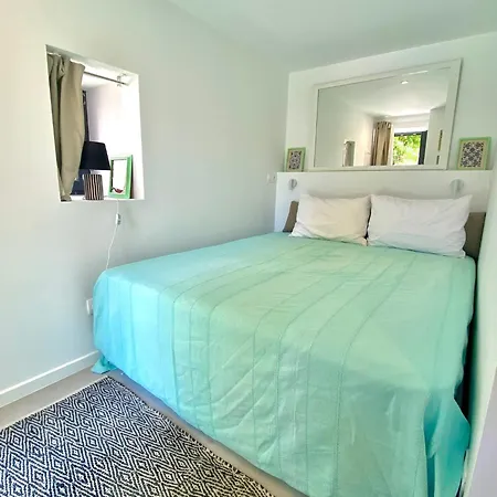 Semesterbostad Urban Oasis: Stone House With Pool & Garden Karystos (Evia)