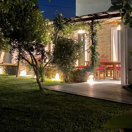 Svolis Townhouse - Urban Oasis With Pool & Garden * Karystos (Evia)