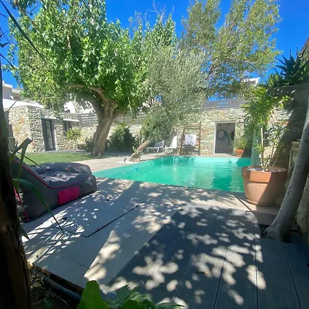 Semesterbostad Urban Oasis: Stone House With Pool & Garden *