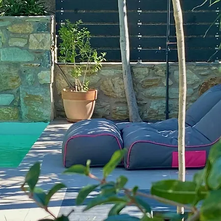 Svolis Townhouse - Urban Oasis With Pool & Garden *
